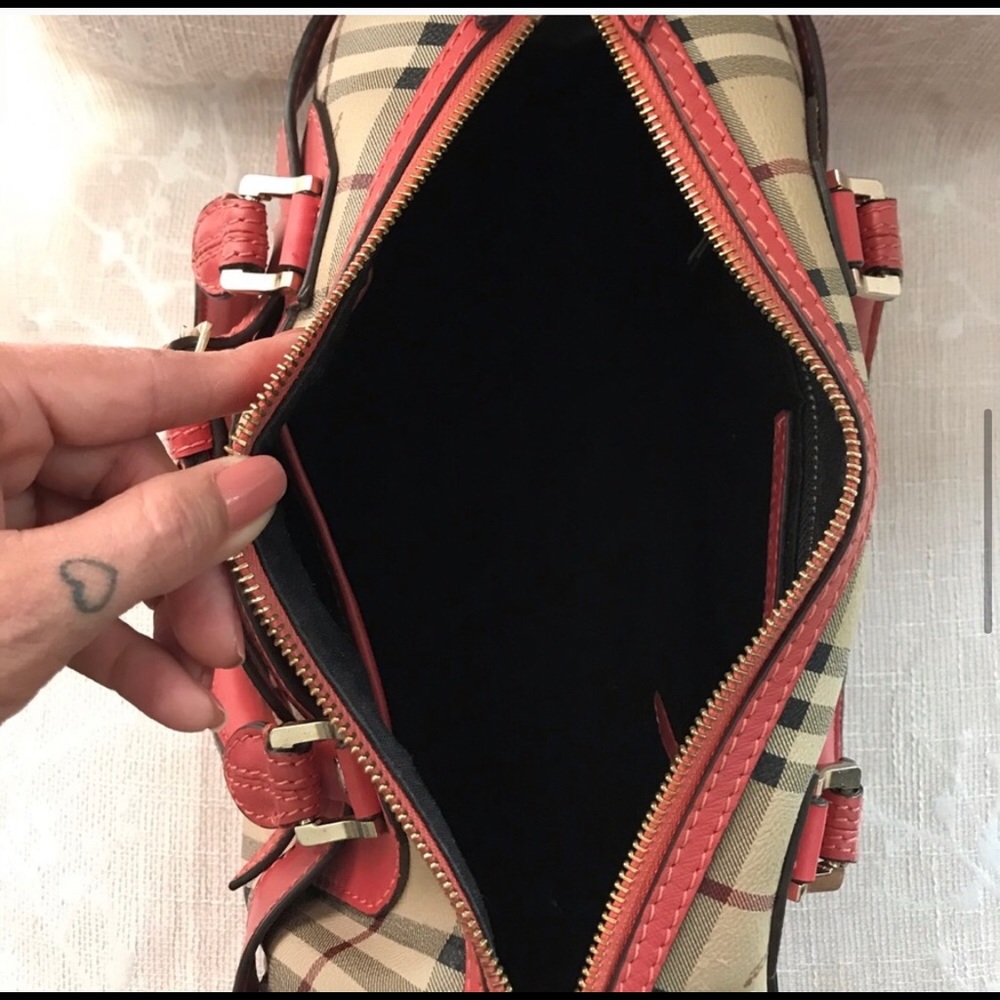 Burberry Boston handbag✨ - Picture 5 of 8